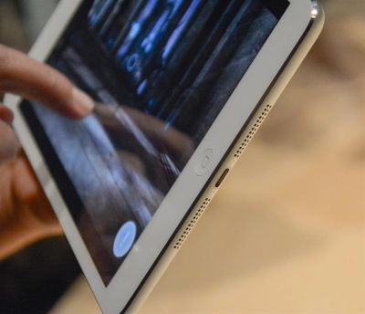 Лот: 3893722. Фото: 1. Планшет 9.7" Apple iPad Air (MD794RU... Планшеты