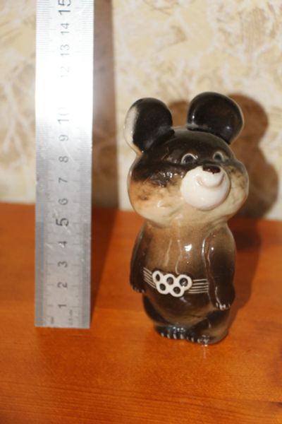 Лот: 19091448. Фото: 1. Статуэтка Олимпийский мишка. Олимпиада-80... Фарфор, керамика