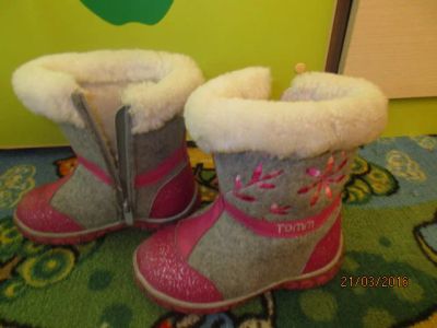 Лот: 7136310. Фото: 1. Валенки на девочку, 16,5 см стелька. Валенки, угги, унты