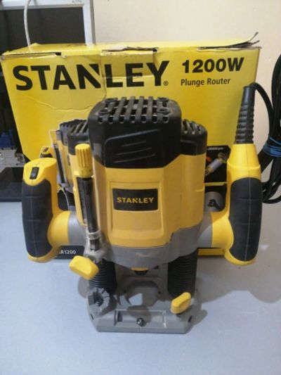 Лот: 17580392. Фото: 1. Фрезер Stanley SRR1200 (0805-03... Электроинструмент