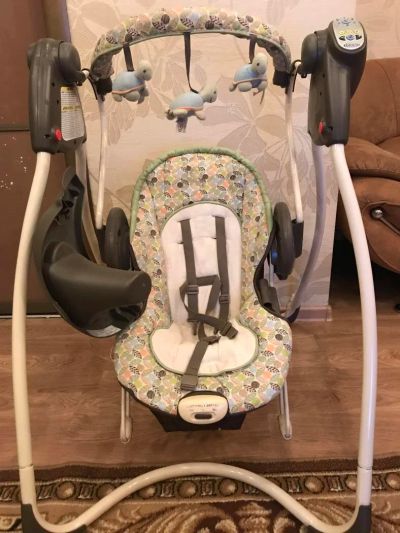 Лот: 10813460. Фото: 1. Электрокачели с адаптером Graco... Ходунки, прыгунки, качели