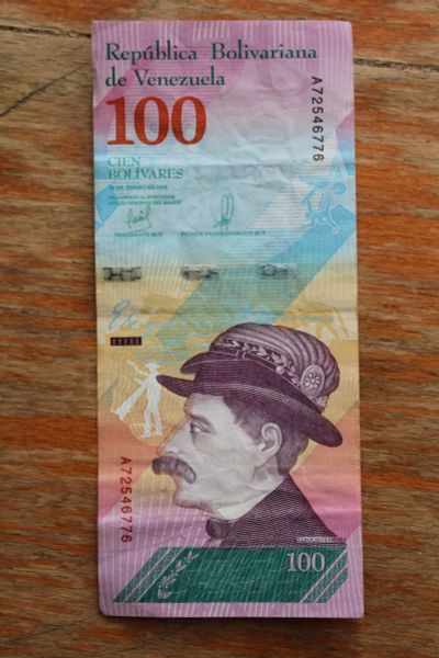 Лот: 22462298. Фото: 1. Венесуэла 100 боливаров 2018 года... Америка
