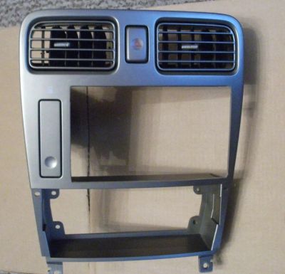 Лот: 4087644. Фото: 1. Панель -консоль Subaru Forester... Салон