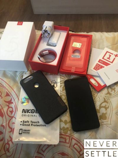 Лот: 12248878. Фото: 1. Oneplus 5t black. Смартфоны