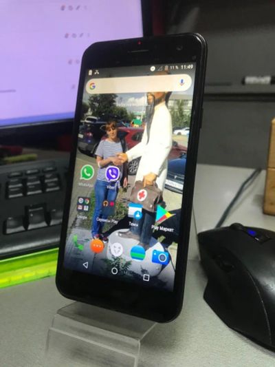 Лот: 16657842. Фото: 1. Смартфон Wileyfox spark. Смартфоны