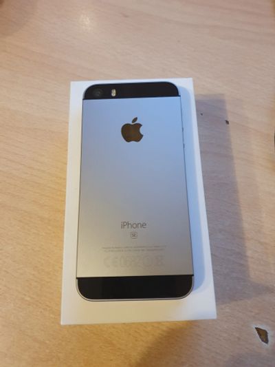 Лот: 15588400. Фото: 1. iPhone SE space gray 32gb. Смартфоны