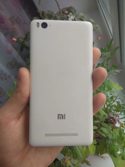 Лот: 10602564. Фото: 1. Xiaomi Mi 4c 2/16Гб белый в хорошем... Смартфоны