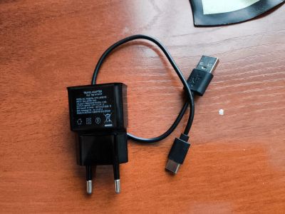 Лот: 24982219. Фото: 1. Зарядное устройство USB и кабель... Зарядные устройства, блоки питания, адаптеры сетевые для смартфонов