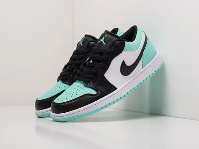 Лот: 18740818. Фото: 1. Кроссовки Nike Air Jordan 1 Low... Кеды, кроссовки, слипоны