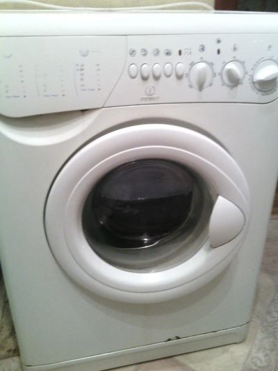 Лот: 4363456. Фото: 1. Продам стиралку INDESit. Стиральные машины