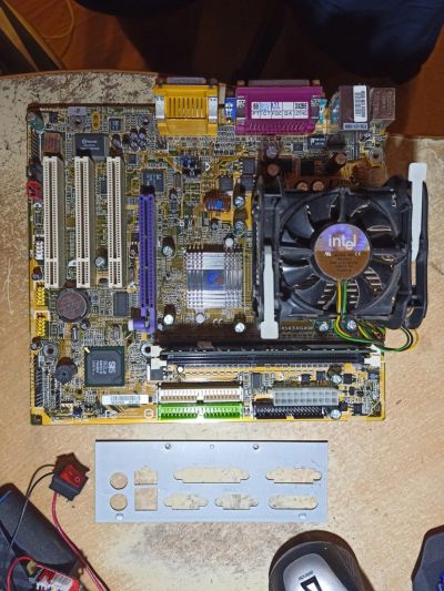 Лот: 16841429. Фото: 1. Gigabyte GA-8S650GXM. Материнские платы