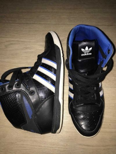 Лот: 12772495. Фото: 1. Кроссовки adidas 37-38. Кеды, кроссовки, слипоны