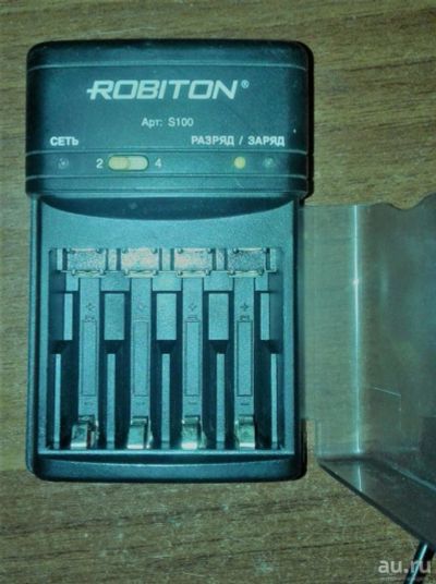 Лот: 9017541. Фото: 1. Зарядное Robiton на 4 аккумулятора. Зарядные устройства