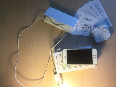 Лот: 6720359. Фото: 1. iphone 5s gold в хорошем состояние... Смартфоны