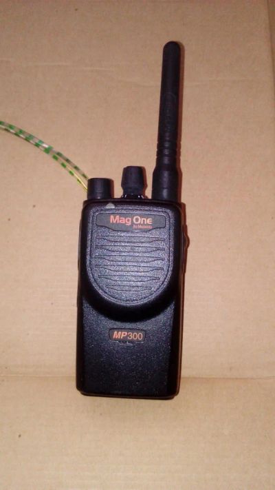 Лот: 11188301. Фото: 1. Радиостанция Motorola MagOne MP300. Рации, радиостанции