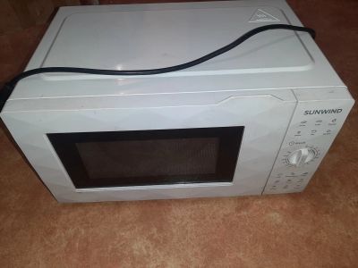 Лот: 20797770. Фото: 1. Микроволновка Sunwind. Микроволновки, мини-печи