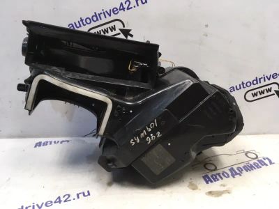 Лот: 21712689. Фото: 1. корпус мотора отопителя Renault... Двигатель и элементы двигателя