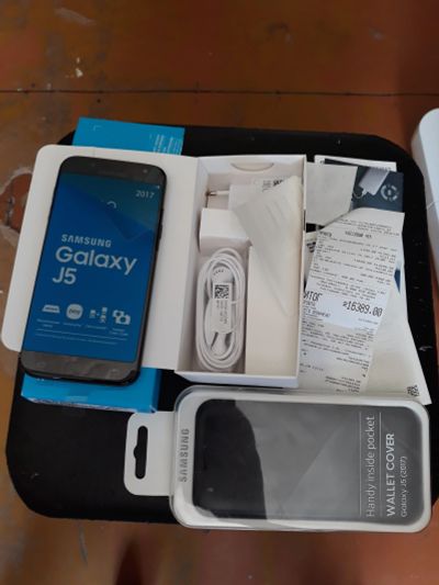 Лот: 11723175. Фото: 1. новый samsung galaxy j5 2017+оригинальный... Смартфоны