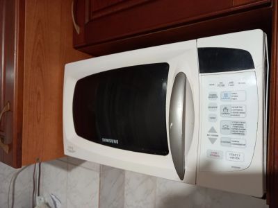 Лот: 18303224. Фото: 1. Микроволновая печь Samsung M183bnr... Микроволновки, мини-печи