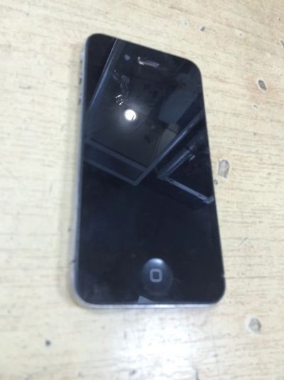 Лот: 9715435. Фото: 1. Apple Iphone 4 16Gb не работает. Смартфоны