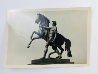 Лот: 23296960. Фото: 1. Ленинград. Скульптура на Аничковом... Открытки, конверты