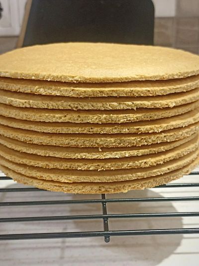 Лот: 23356965. Фото: 1. Коржи для медовика. Очень вкусные... Торты, пирожные