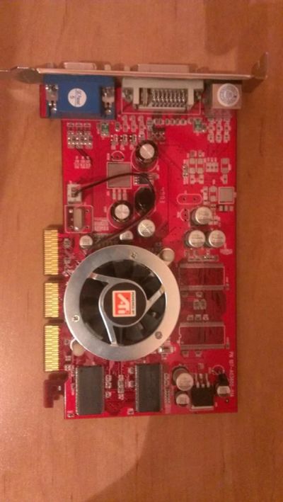 Лот: 3659254. Фото: 1. Видеокарта Radeon 9600se. Видеокарты