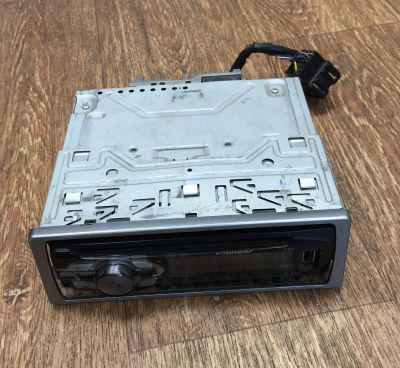 Лот: 16838799. Фото: 1. Магнитола Pioneer DEH-1400UB USB. Автомагнитолы