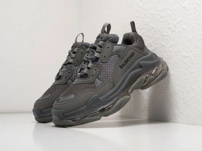 Лот: 24978315. Фото: 1. Кроссовки Balenciaga Triple S... Кеды, кроссовки, слипоны