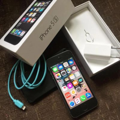 Лот: 12252499. Фото: 1. Iphone 5s 16gb black. Смартфоны