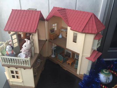 Лот: 10688285. Фото: 1. Большой дом с мебелью Sylvanian... Конструкторы