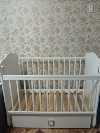 Лот: 20657951. Фото: 1. Детская кроватка Babyton ,с маятником... Детские кровати и кроватки