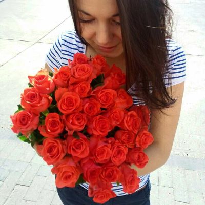 Лот: 6824540. Фото: 1. Фирменный букет от Радуги Цветов... Свежие цветы