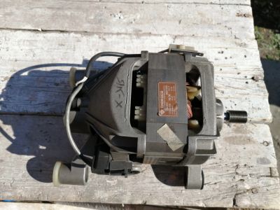 Лот: 23508466. Фото: 1. Двигатель от стиральной indesit. Запчасти для стиральных и посудомоечных машин