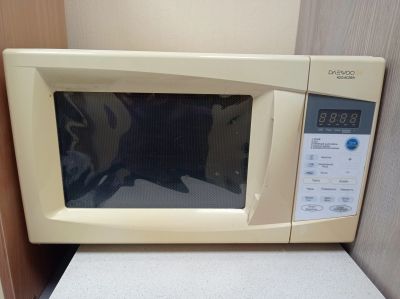Лот: 25314681. Фото: 1. Микроволновка с грилем Daewoo... Микроволновки, мини-печи