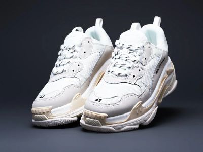 Лот: 12695336. Фото: 1. Кроссовки Balenciaga Triple S... Кеды, кроссовки, слипоны