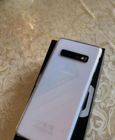 Лот: 18453047. Фото: 1. Samsung s10. Смартфоны