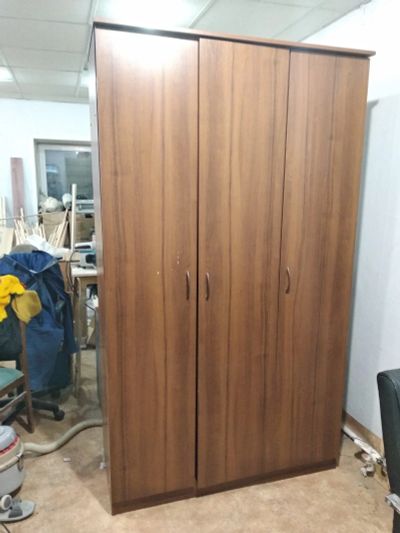 Лот: 16922408. Фото: 1. Шкаф цвет орех. Шкафы, шкафы-купе