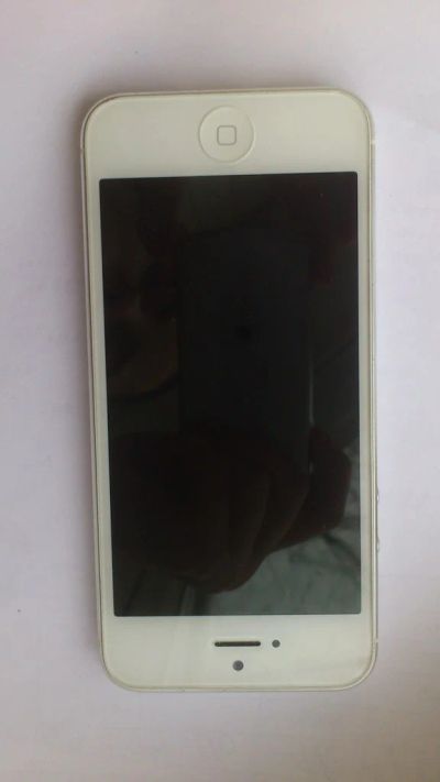 Лот: 3450682. Фото: 1. Iphone 5 16GB White. Смартфоны