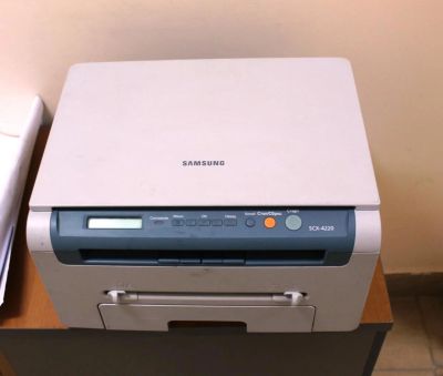 Лот: 9855289. Фото: 1. МфУ samsung SCX-4220. МФУ и копировальные аппараты