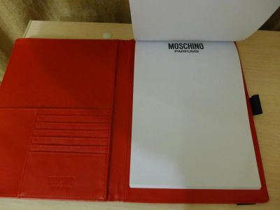 Лот: 4703273. Фото: 1. Блокнот Moschino parfums, 23 х... Аксессуары