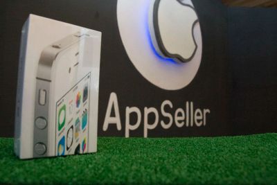 Лот: 10430641. Фото: 1. iPhone 4 S NEW 16 Гб White/Black... Смартфоны