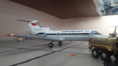 Лот: 24372021. Фото: 1. Як-40 в М.1:72. Авиамоделизм