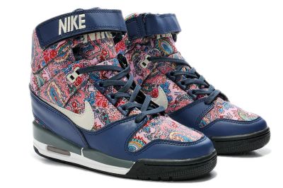 Лот: 8419921. Фото: 1. Сникеры Nike Air Revolution Sky... Кеды, кроссовки, слипоны