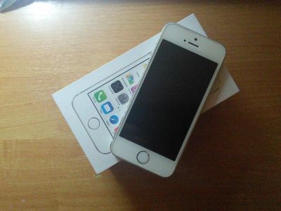 Лот: 6681428. Фото: 1. iphone 5s 64gb white. Смартфоны