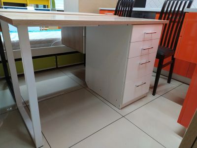 Лот: 13978555. Фото: 1. Стол с ящиками Дуб Сонома. Компьютерные и письменные столы