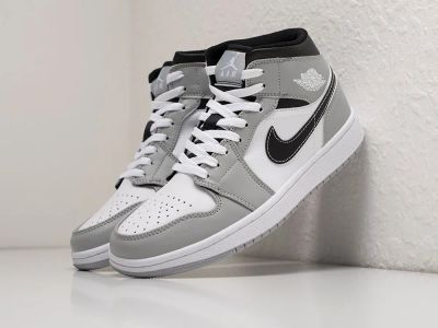 Лот: 20544173. Фото: 1. Кроссовки Nike Air Jordan 1 Mid... Кеды, кроссовки, слипоны