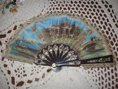 Лот: 8567068. Фото: 1. Винтажный веер Италия. Заколки, вееры, расчёски