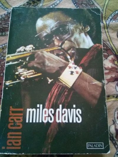 Лот: 19623828. Фото: 1. Miles Davis : a critical biography... Публицистика, документальная проза