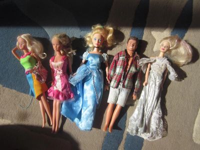 Лот: 3081605. Фото: 1. 5 кукол (барби, штефи и иже с... Куклы и аксессуары